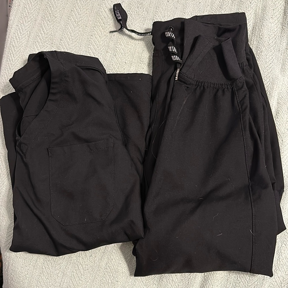 Scrub set